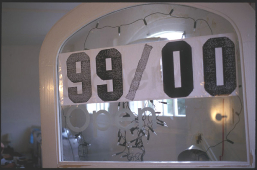 99-00 sign